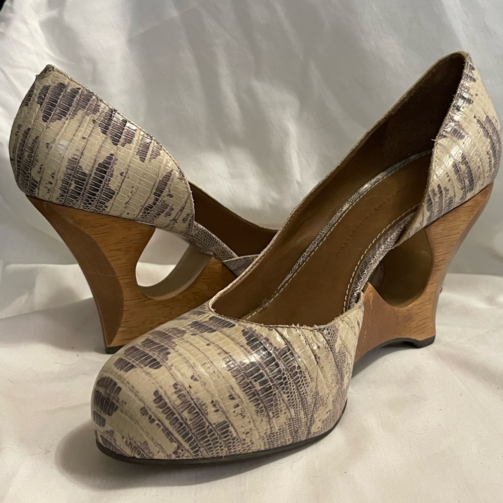 Anthropologie / Schuler & Sons Philadelphia wood healed  snake skin wedge size 9